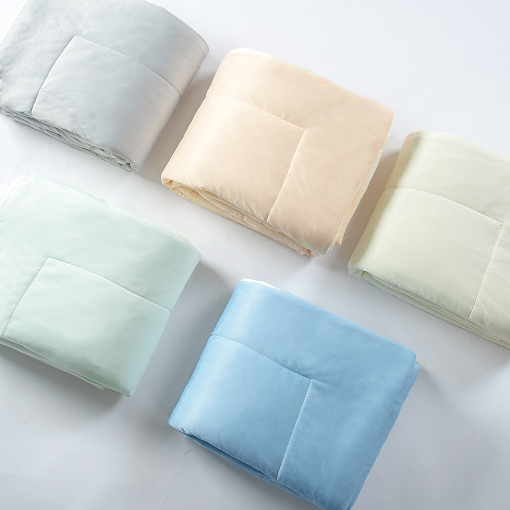 KASENTEX Cooling Blanket for Hot Sleepers - Ultra Soft Silky All Season Comforter, Hypoallergenic & Breathable Bedding - Ideal Gift
